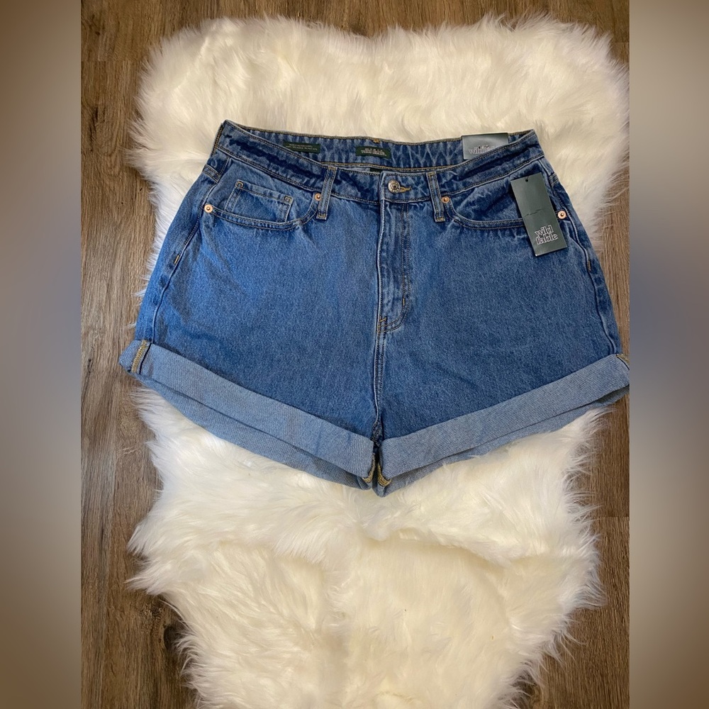 Wild Fable mom shorts high rise size 12/31R waist. Has Happy on left pocket.